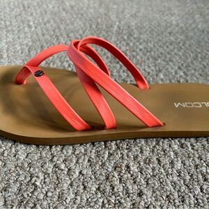 Like new size 9 women’s Volcom sandals